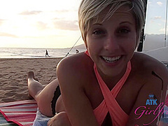 Virtual Vacation On Hawaii With Short Blonde Hair Slut Makenna Blue 1/9