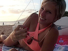 Virtual Vacation On Hawaii With Short Blonde Hair Slut Makenna Blue 1/9