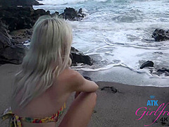 Kate Peeing Outdoors For You