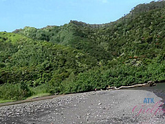 Virtual Vacation Hawaii With Lily Jordan 5/9