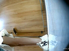 chinese girls go to toilet.326