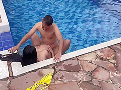 Piscinero Cachondo Me Folla Cuando Mi Marido No Esta 10 Min