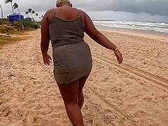 Fille Bahianaise S Etale Sur La Plage Pendant La