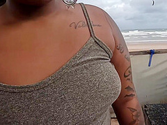 Fille Bahianaise S Etale Sur La Plage Pendant La