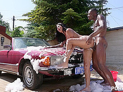 Busty Slut Yorgelis Carrillo Waxes Car Washer's BBC GP2435 - PornWorld
