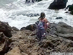 Hot teen fingers herself in outdoor scene