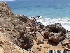 Hot teen fingers herself in outdoor scene