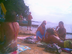 Upshorts dick flash for group of girls on beach