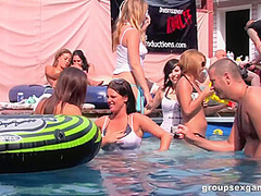 All we Wanna do I fuck in the Pool for GroupSexGames