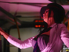 Un Tour Por Londres. Primera Parte With Madison Ivy, Jasmine Jae, Danny D - Brazzers