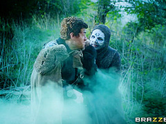 Queen Of Thrones: Part 1 (A Xxx Parody) With Tina Kay, Danny D, Rebecca More - Brazzers