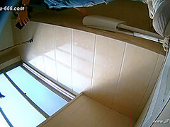 chinese girls go to toilet.540