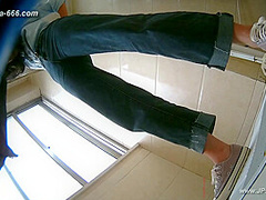 chinese girls go to toilet.540