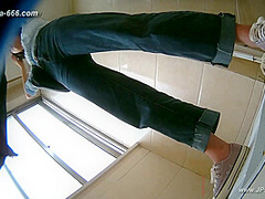 chinese girls go to toilet.540