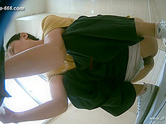 chinese girls go to toilet.540