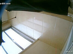 chinese girls go to toilet.540