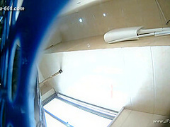 chinese girls go to toilet.540