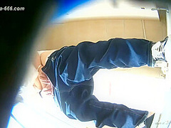 chinese girls go to toilet.540