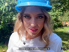 HUNT4K. Hunter seduced a handywoman, her BF caught them and saw Hunter’s cumshot inside her pussy