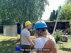 HUNT4K. Hunter seduced a handywoman, her BF caught them and saw Hunter’s cumshot inside her pussy