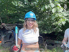 HUNT4K. Hunter seduced a handywoman, her BF caught them and saw Hunter’s cumshot inside her pussy