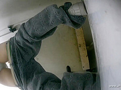 chinese girls go to toilet.545