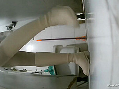chinese girls go to toilet.545