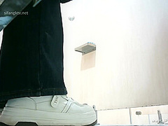 chinese girls go to toilet.547