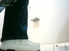 chinese girls go to toilet.547