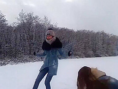 Play And Cum In Snow