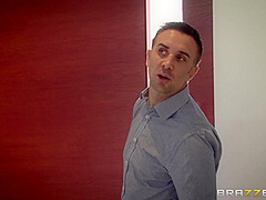 Her First Big Sale With Toni Ribas, Sarah Vandella, Keiran Lee - Brazzers