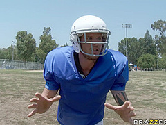 Cheerleader Distraction With Crissy James, Scott Nails - Brazzers