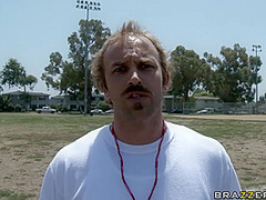 Cheerleader Distraction With Crissy James, Scott Nails - Brazzers