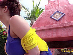 Tessa Fowler - Yellow Pop Top 1