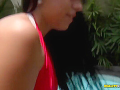 Magrinha Bronzeada Chupando Pau Na Piscina