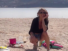 Fit Milf Likes To Flash Her Big Pussy Lips On The Beach With Abby Marie