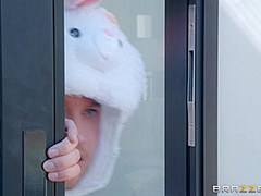 The Great Zz Egg Hunt With Van Wylde, Luna Star - Brazzers