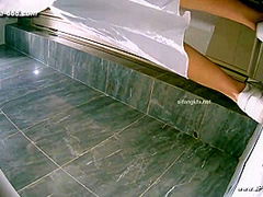 chinese girls go to toilet.560