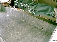 chinese girls go to toilet.560