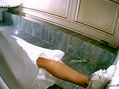 chinese girls go to toilet.560