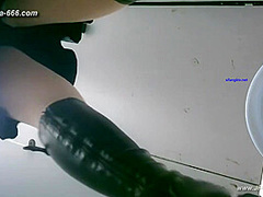 chinese girls go to toilet.566