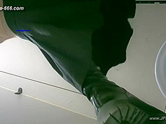 chinese girls go to toilet.566