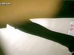 chinese girls go to toilet.566