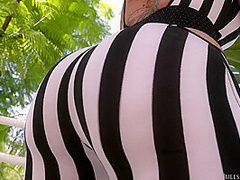 Ryan Conner's Super Bubble Butt Gets Probed By Dredd's Big Black Cock - Exclusive Scene - JulesJordan