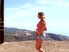 Sensual Babe Takes One-eyed Snake - Mia Malkova