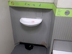 Il Me Baise Dans Les Toilettes